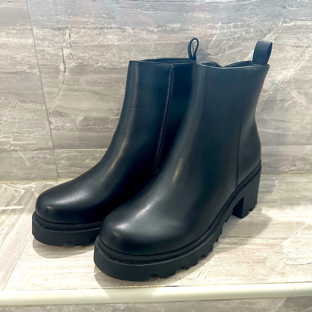 Qupid Vigor Boot-Black, New in Box, Size 7